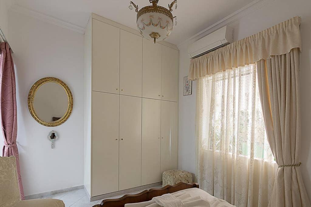Vintage Style Apartment With Beautiful Backyard Atenas Exterior foto