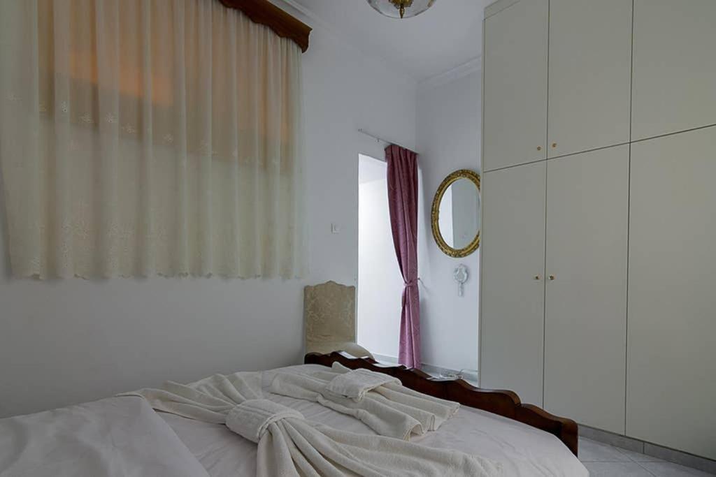 Vintage Style Apartment With Beautiful Backyard Atenas Exterior foto