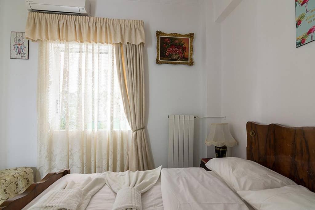 Vintage Style Apartment With Beautiful Backyard Atenas Exterior foto